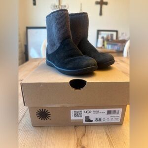 UGG  Black and Grey Knit Boots